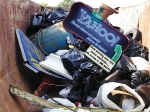 Yahoo-Goes-Down-The-Dumpster-21560