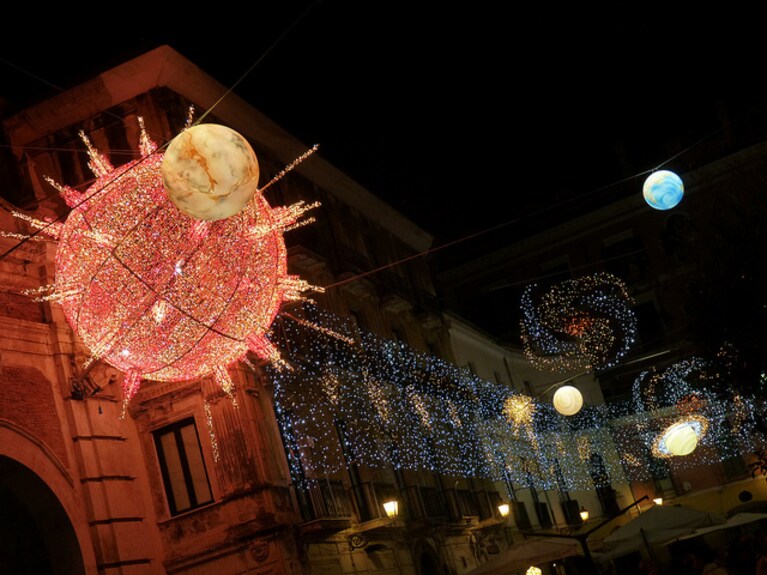 Salerno natale 2011 luci d'artista pianeti