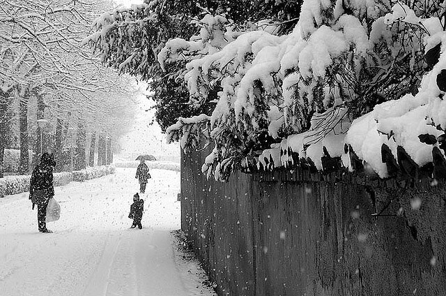 befana sulla neve bambini
