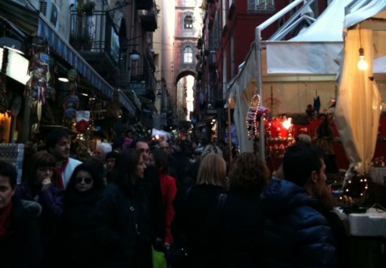Via San Gregorio Armeno a Natale