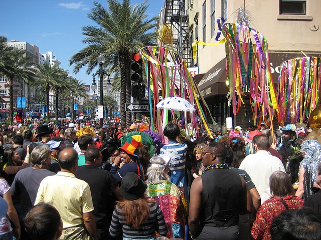 Folla al Carnevale di New Orleans