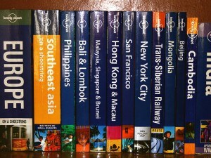 lonely planet pila di volumi