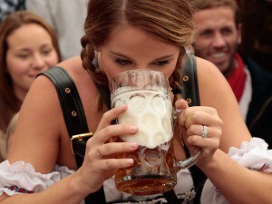 Tra le feste della birra in Europa, quello di Monaco è decisamente il più famoso (foto Getty Images).