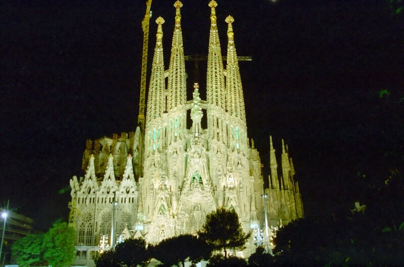 La Sagrada Familia di sera