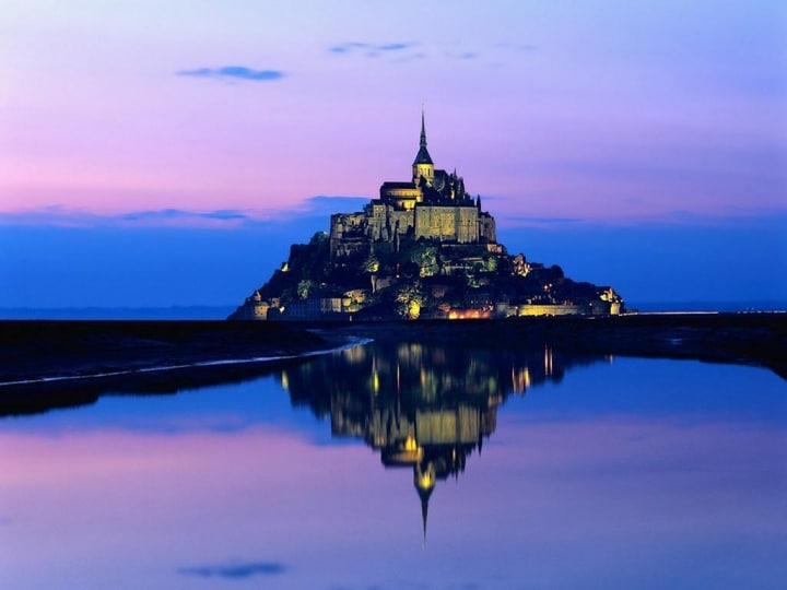 Mont Saint Michel: suggetiva fotografia al tramonto