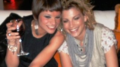 Emma Marrone sorride con Alessandra Amoroso