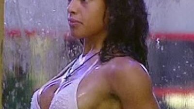 Norma Silvestri sexy doccia al Grande Fratello