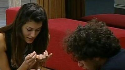 Al Grande Fratello 11, Pietro Titone si avvicina a Caroline