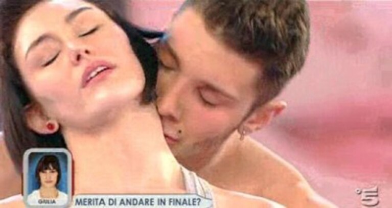 Stefano-De-Martino-e-Giulia-Pauselli amici 10