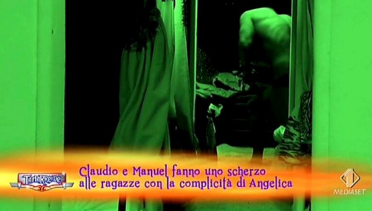 tre concorrenti organizzano uno scherzo hot a tamarreide