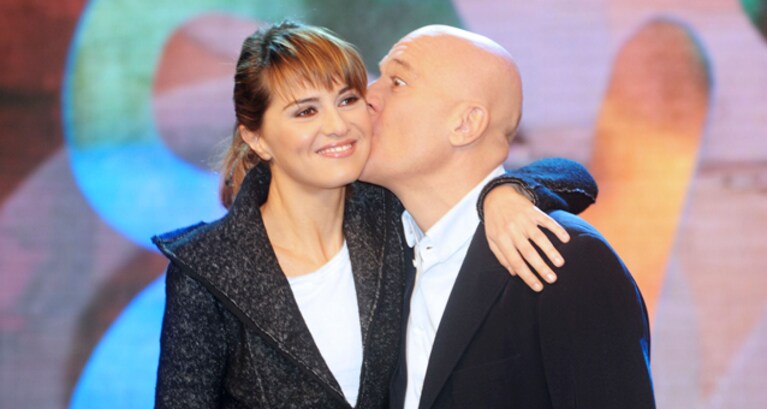 cortellesi e bisio si baciano a zelig