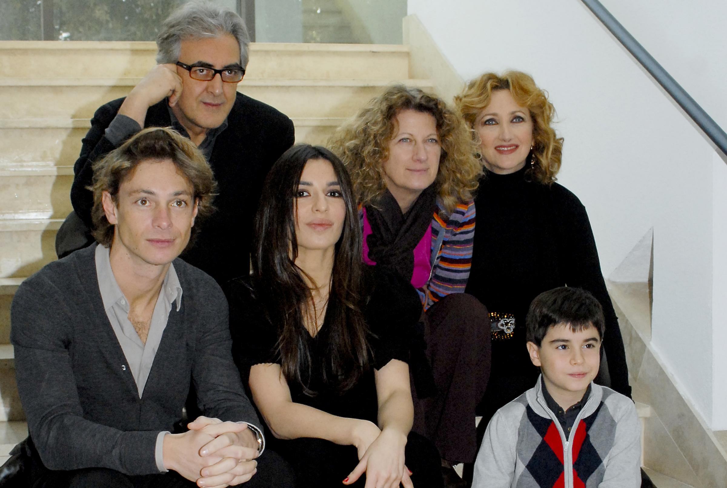 flop per l'amore non basta, ecco il cast