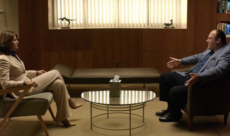 Lorraine Bracco e James Gandolfini durante una seduta del boss
