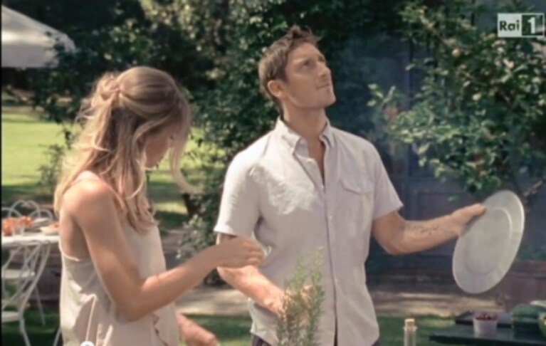 Francesco Totti e Ilary Blasi nello spot Vodafone