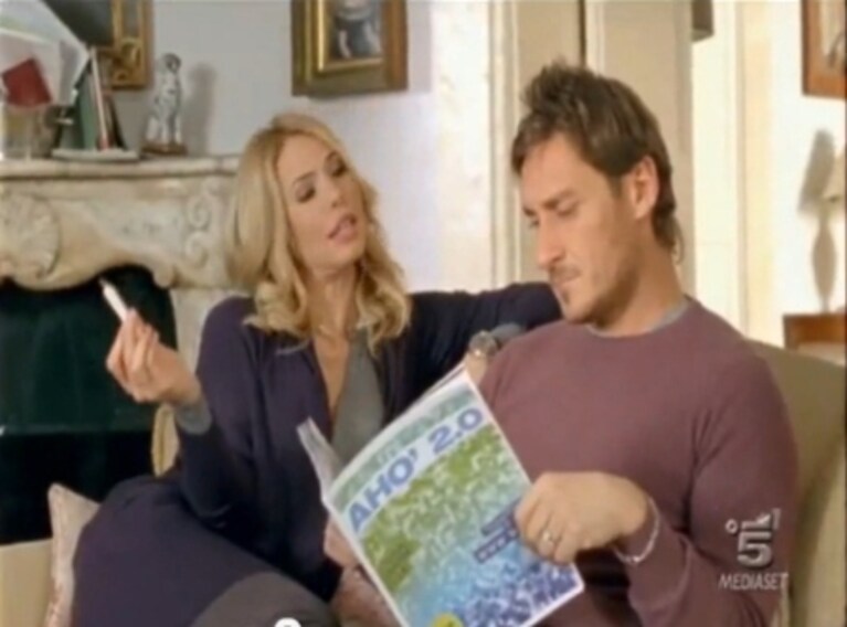 Francesco Totti e Ilary Blasi nello spot Vodafone Natale
