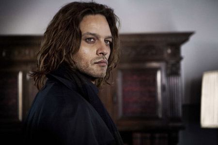 Gabriel Garko è tornato su Canale 5 con l'ultima puntata di Viso d'angelo, la fiction noir in quattro puntate: scopri l'identità del serial killer che ha tenuto tutti con il fiato sospeso