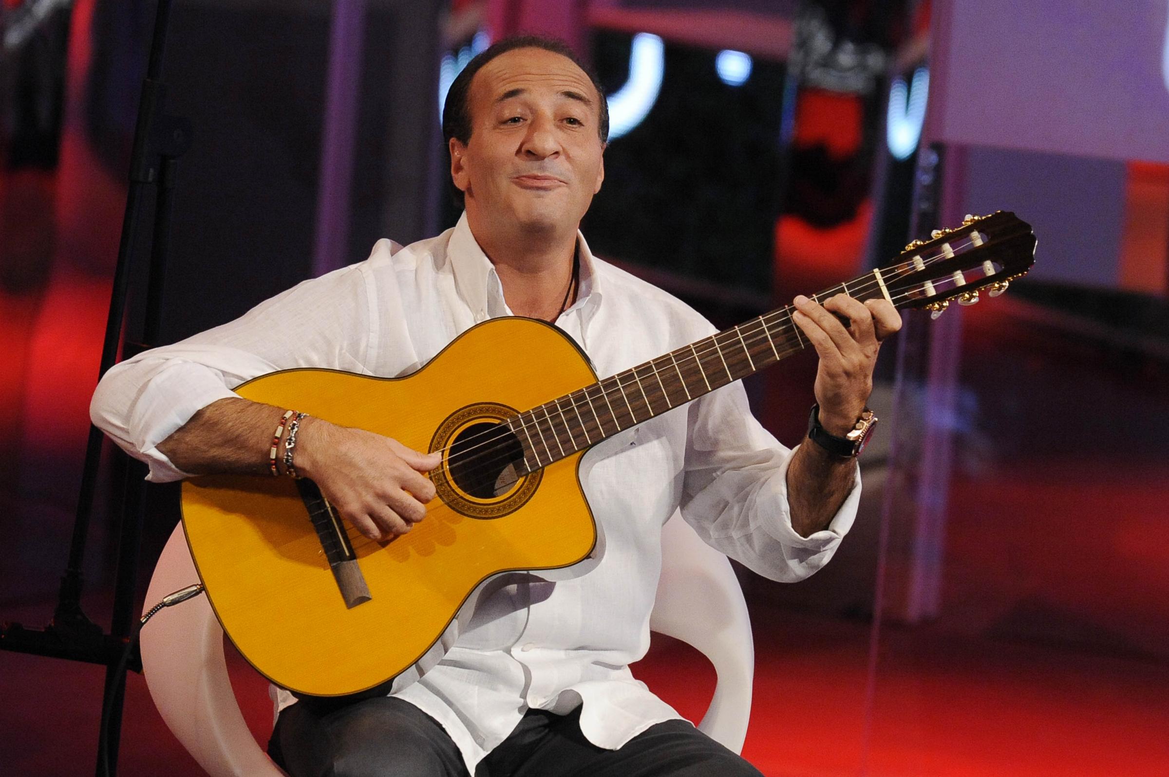 mariano apicella sull'isola dei famosi 2012