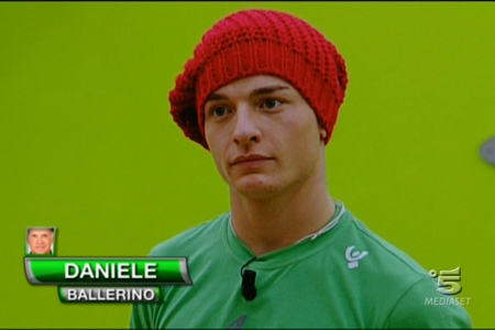 Garrison perde un altro ballerino ad Amici 11, infatti Daniele Sibilli ha perso la sfida contro Ilario e ha dovuto lasciare la scuola. Il cantante Marco ha invece vinto la sua sfida.