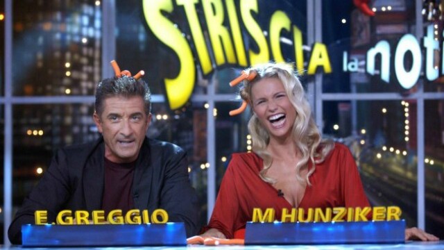 Si rinnova l'appuntamento televisivo con la coppia che da 8 anni conduce Striscia la Notizia. Michelle Hunziker ritorna al timone del tg satirico, con il suo compagno di avventure Ezio Greggio.