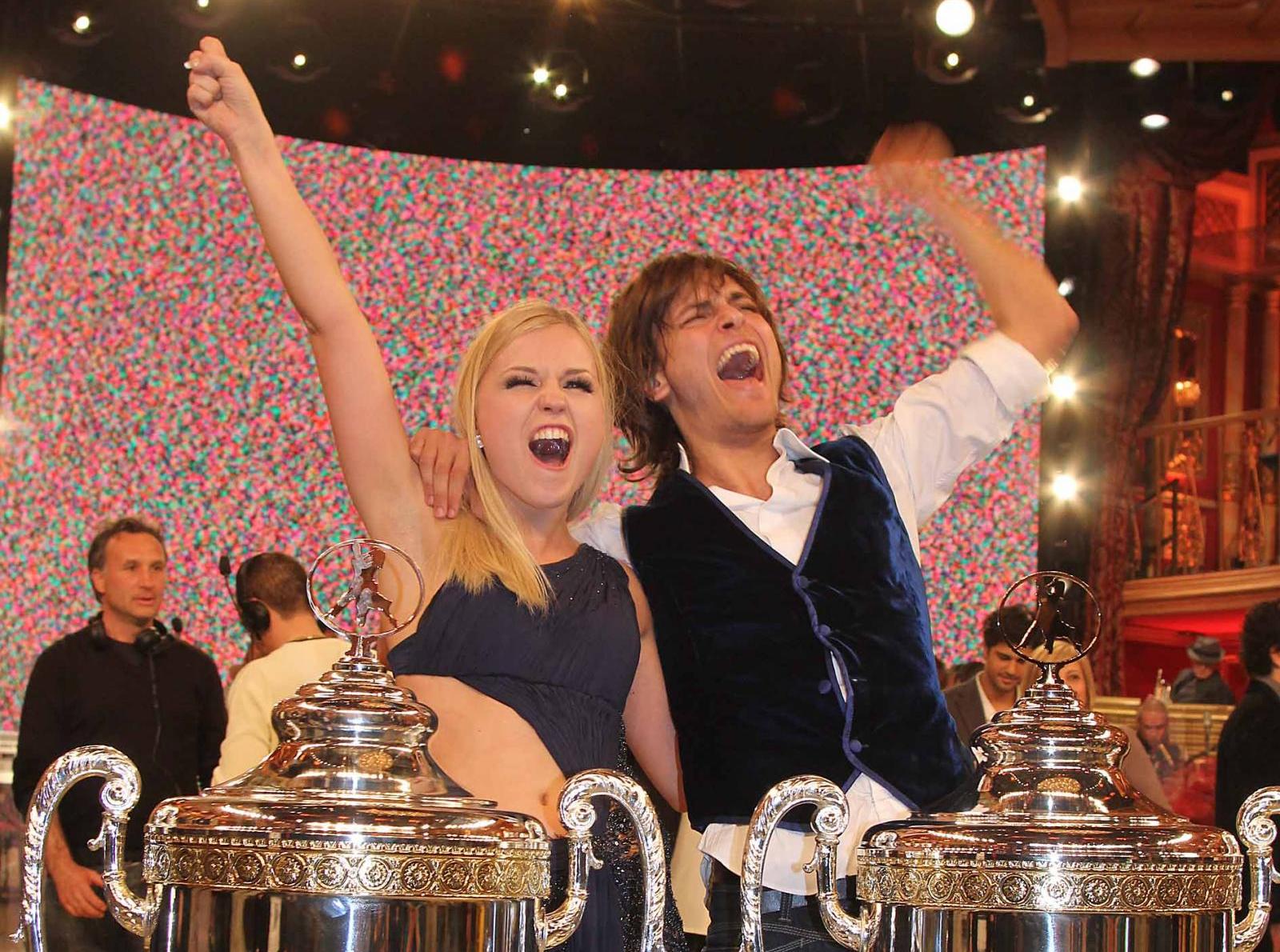 Si è conclusa con la vittoria di Andres Gil e Anastasia l’ottava edizione di Ballando con le stelle