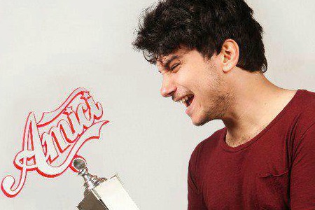 Ancora frastornato dalla vittoria ad Amici 11 Gerardo Pulli si racconta in un'intervista a Sorrisi. La sua nascita artistica come cantautore prima ancora che come cantante, senza dare ascolto a chi lo accusa di non avere voce.