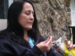 Mary è la protagonista della puntata di questa sera di "Io e La Mia Ossessione", in onda su Real Time. Qual è il suo disturbo? Mangia solo croccantini per gatti. Riuscirà l'esperto a capire le cause della sua ossessione?