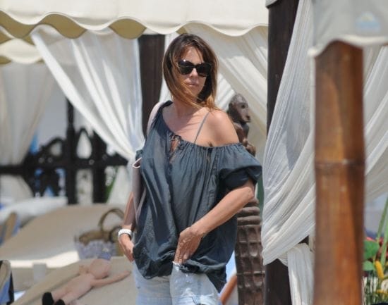 Paola Perego in spiaggia