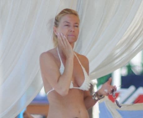 Federica Panicucci in costume