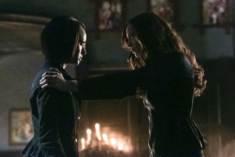 Katherine-e-Bonnie-in-5x15-gone-girl