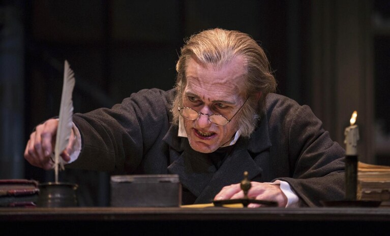 Scrooge in una riduzione teatrale
