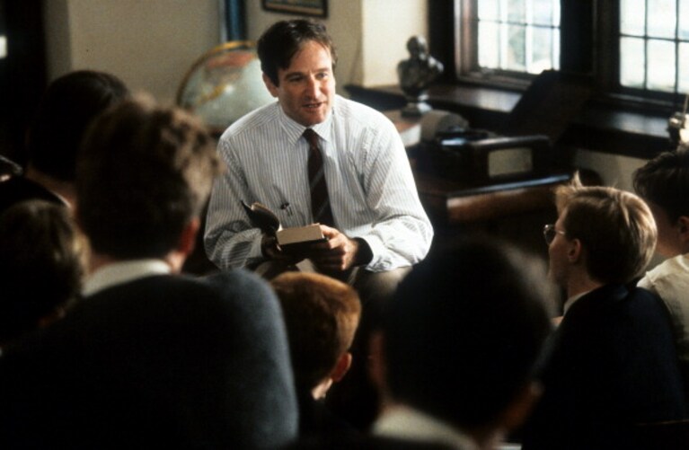 il professor Keating (Robin Williams) e i suoi studenti