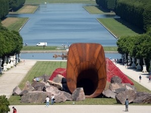 Il Dirty Corner di Anish Kapoor nei giardini di Versailles