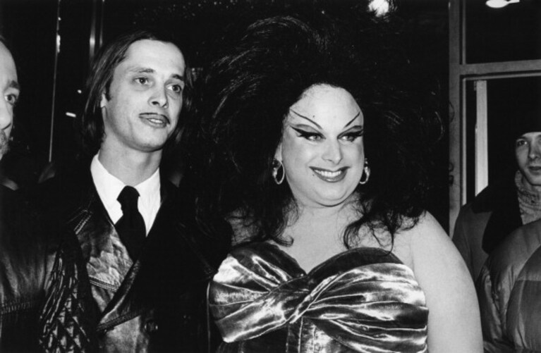 il regista con Divine, drag queen protagonista di molti dei suoi film