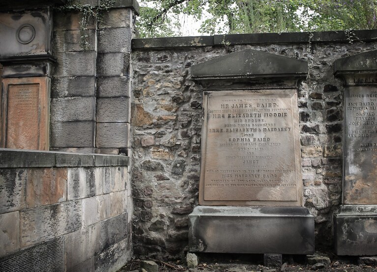 una delle tombe del Greyfriars Kirkyards (foto da wanderingmee.com)