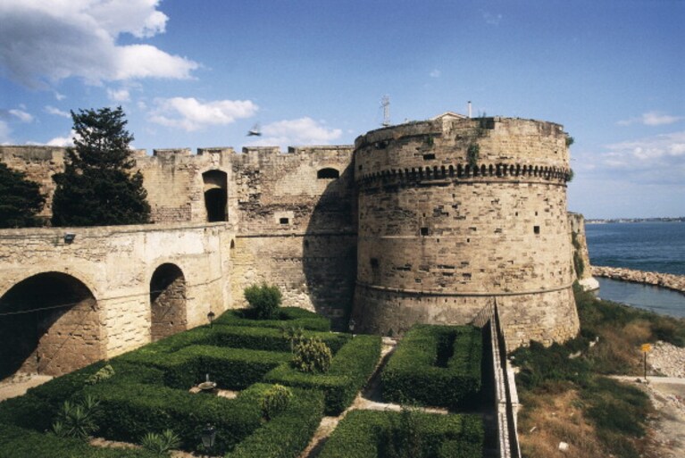 il castello aragonese di Taranto, un'altra delle dieci città finaliste