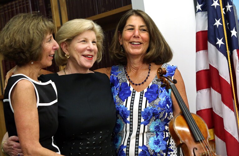 Jill, Nina e Amy Totenberg, figlie del violinista
