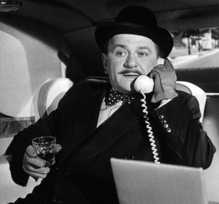 il personaggio di Poirot interpretato da Martin Gabel in una serie del 1953