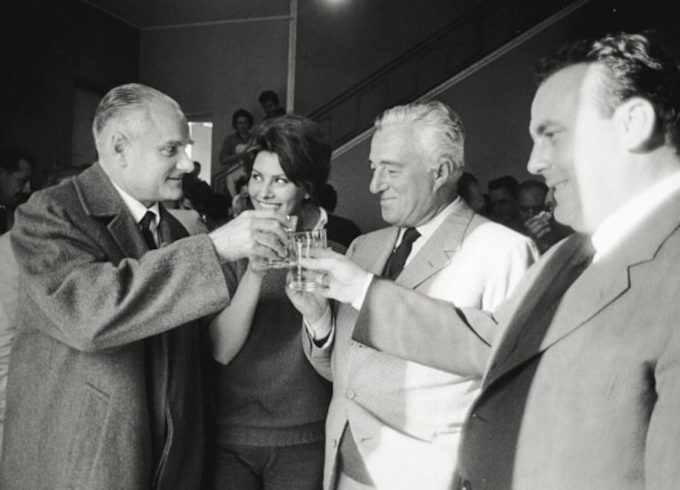 Alberto Moravia con Sofia Loren e Vittorio De Sica, 1960