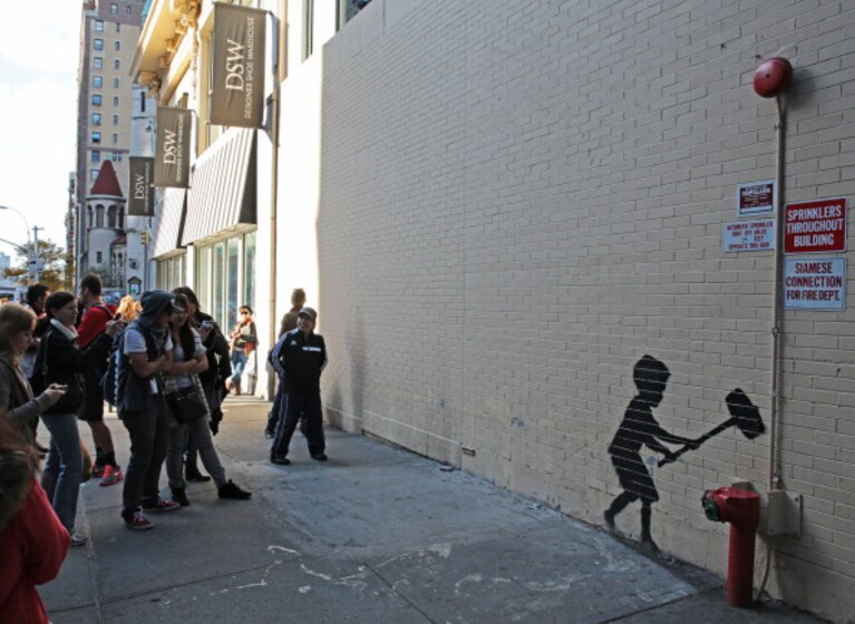 uno degli stencil di Banksy a New York
