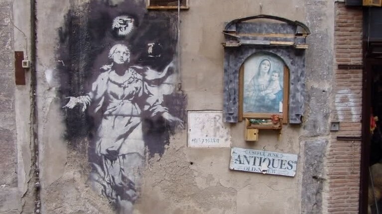 la Madonna con la pistola, piazza dei Gerolomini, Napoli