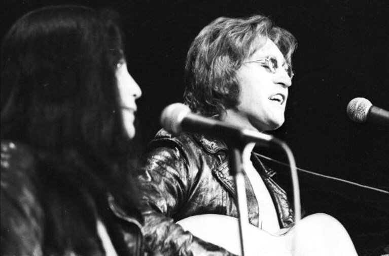 John Lennon e Yoko Ono insieme al "John Sinclair Freedom Rally", 1972