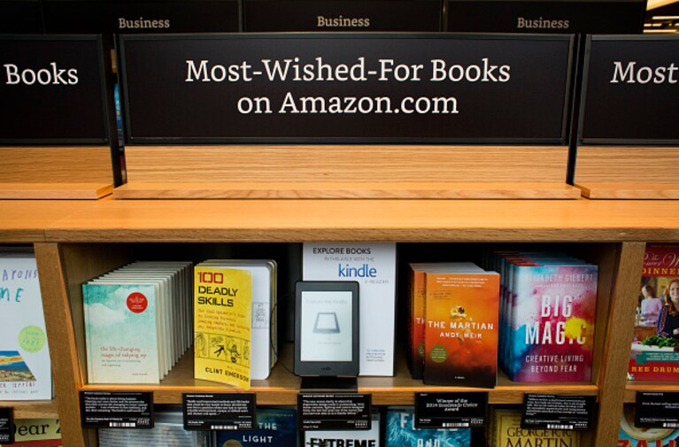 alcuni titoli della prima Amazon Books di Seattle