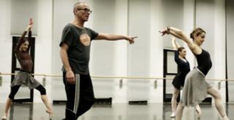 Mauro Bigonzetti durante le prove di Cinderella