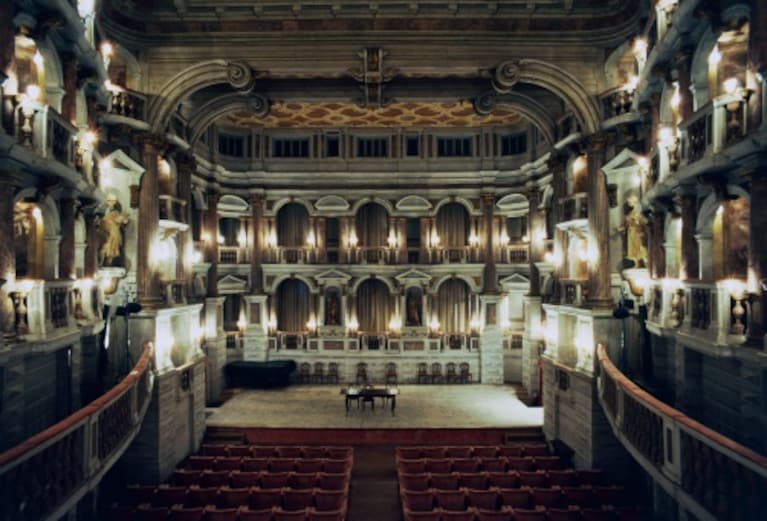 L'interno del Teatro Scientifico, disegnato da Antonio Bibiena