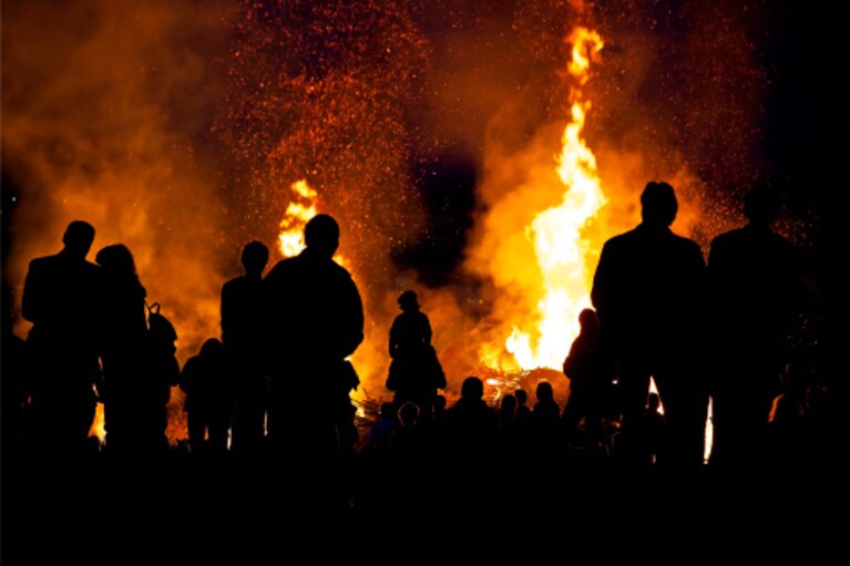 Il tradizionale fuoco pasquale in Germania