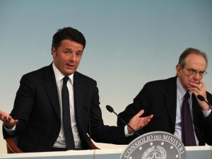 Renzi e Padoan in Consiglio dei Ministri