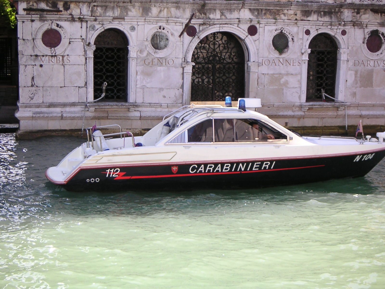 Motoscafo dei Carabinieri.