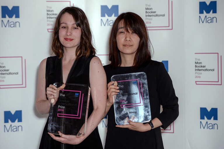 Han Kang con la traduttrice Deborah Smith
