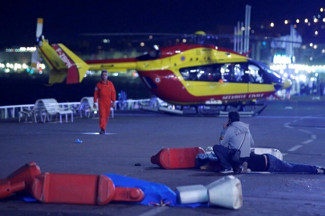 Nizza, strage sulla Promenade des Anglais: camion sulla folla