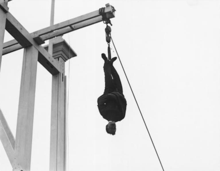 Henri Houdini durante uno dei suoi spettacoli (1910)